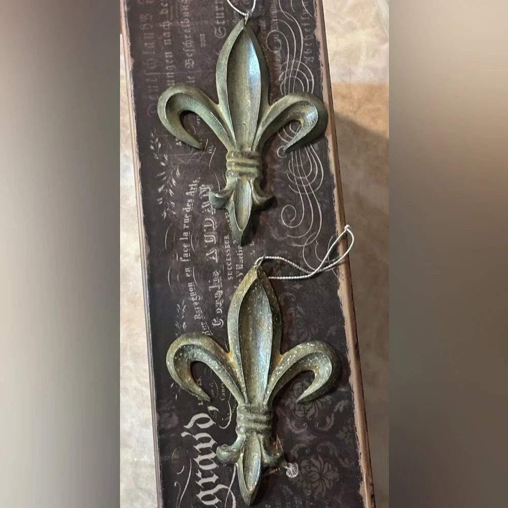 Elegant Fleur-de-Lis Ornaments or Wall Decor (Set Of Two)